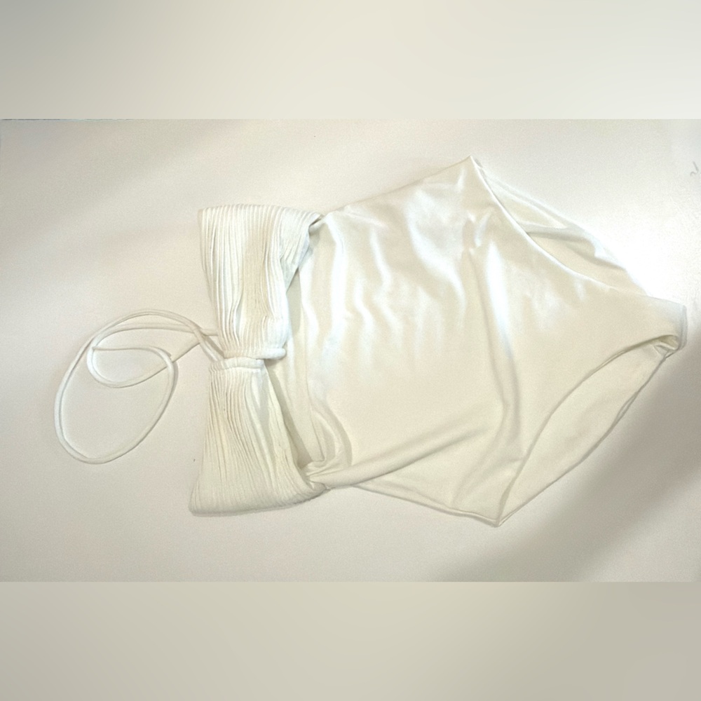 Juan de Dios White swimsuit
